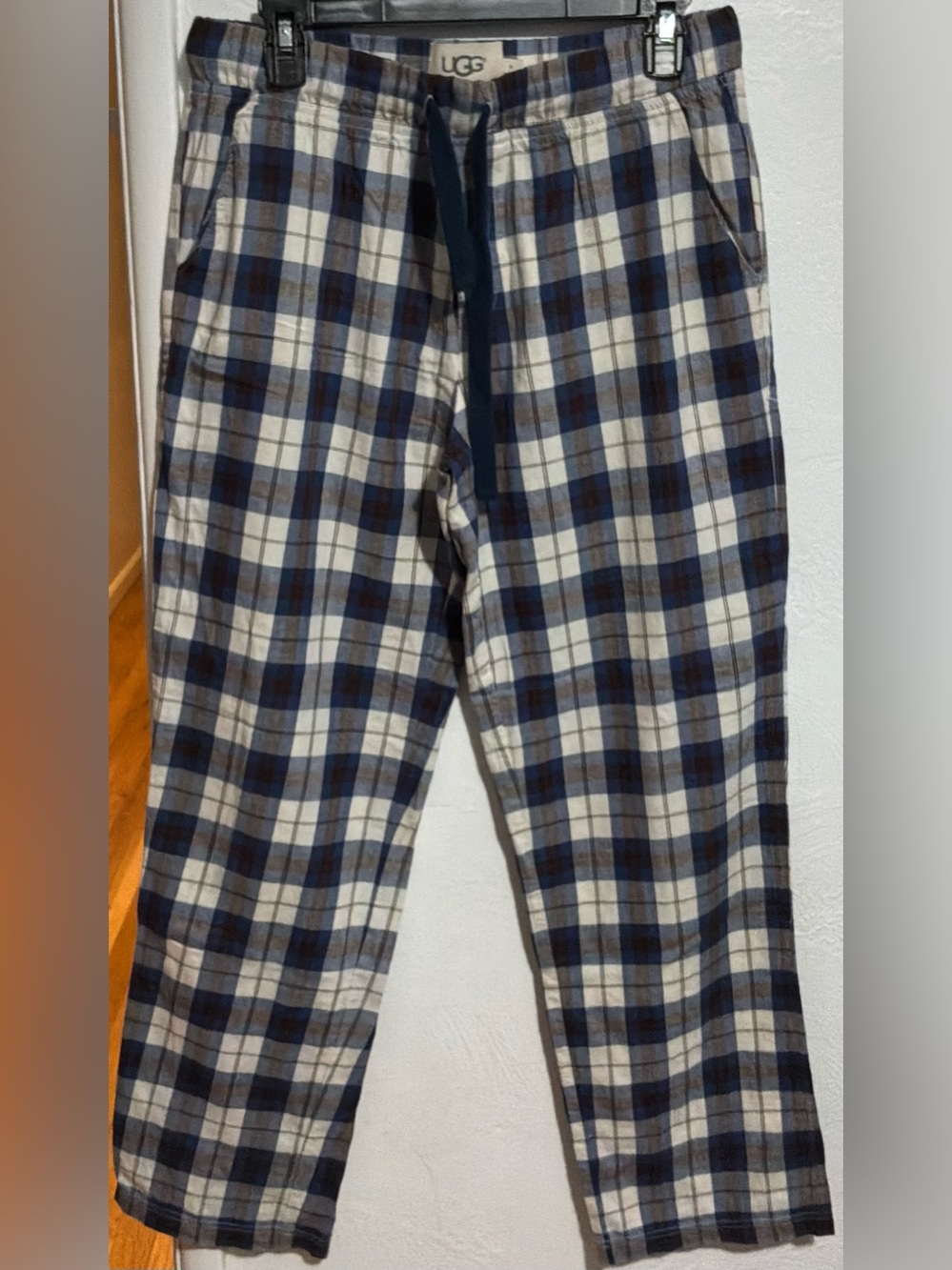 #70 UGG Men's Plaid Pijama Pants in Navy, Brown & White Size M